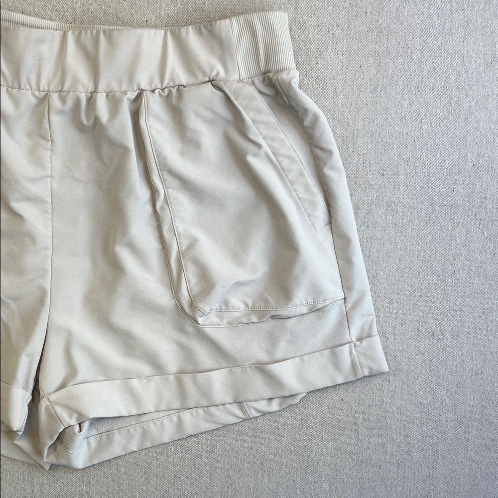 Women's Elastic-Waist Cream Shorts with Front Pockets - Picture 4 of 10